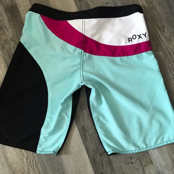 Women’s board shorts - Picture 2 of 3